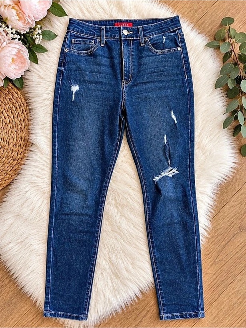 GUESS Distressed Jeans – Excellent Condition 👖✨